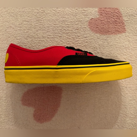 Mickey Mouse x Vans 90th Anniversary - Picture 2 of 4